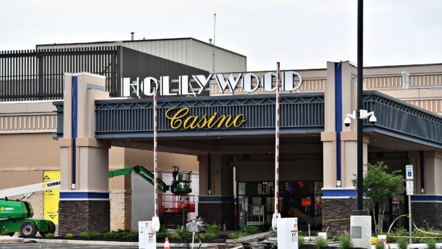 3adb8fb2-37f4-402e-bdcd-491797261fd3-210610_djs_Hollywood_Casino_construction_08.jpg