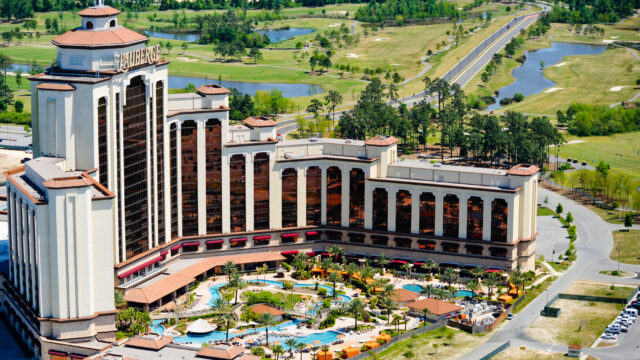 L-Auberge-Credit-www.lindseyjanies-3-cropped-8158119d5056a36_81581410-5056-a36a-08e821fb03168dc5.jpg